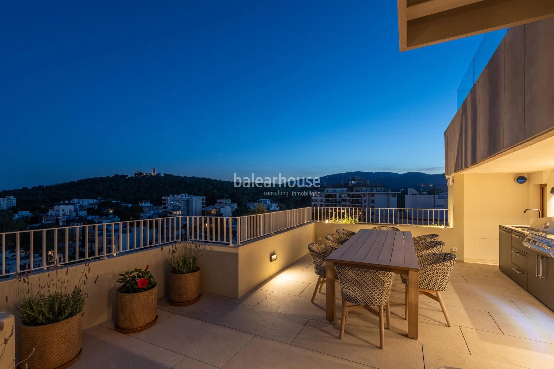 Exceptional penthouse with panoramic views over Palma and the Mediterranean