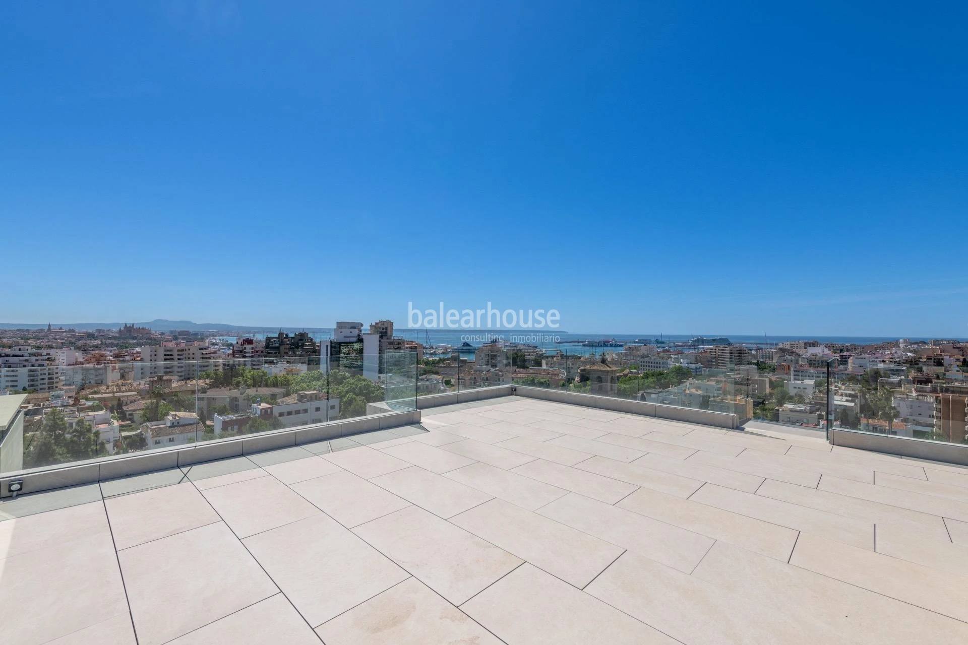 Exceptional penthouse with panoramic views over Palma and the Mediterranean