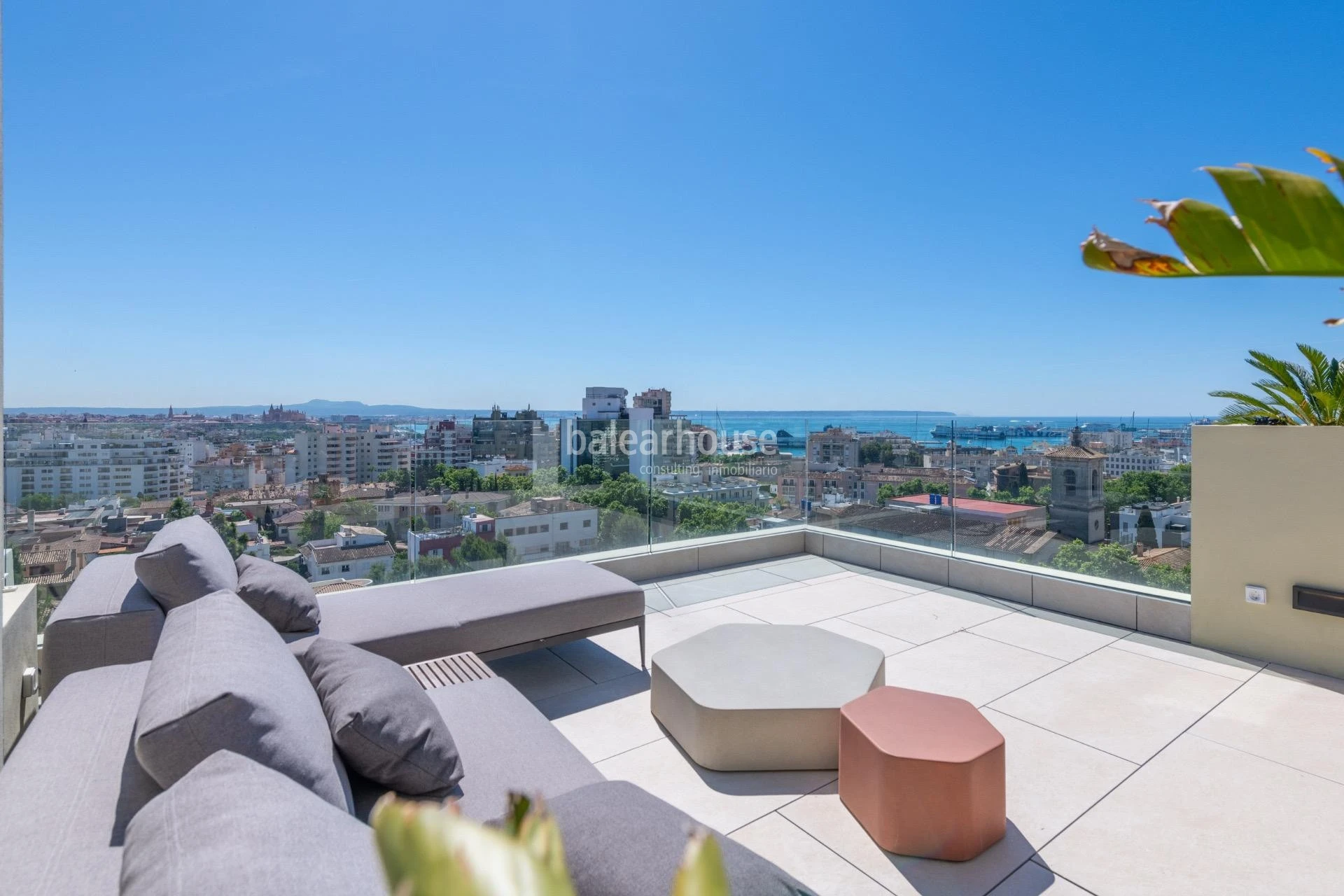 Exceptional penthouse with panoramic views over Palma and the Mediterranean