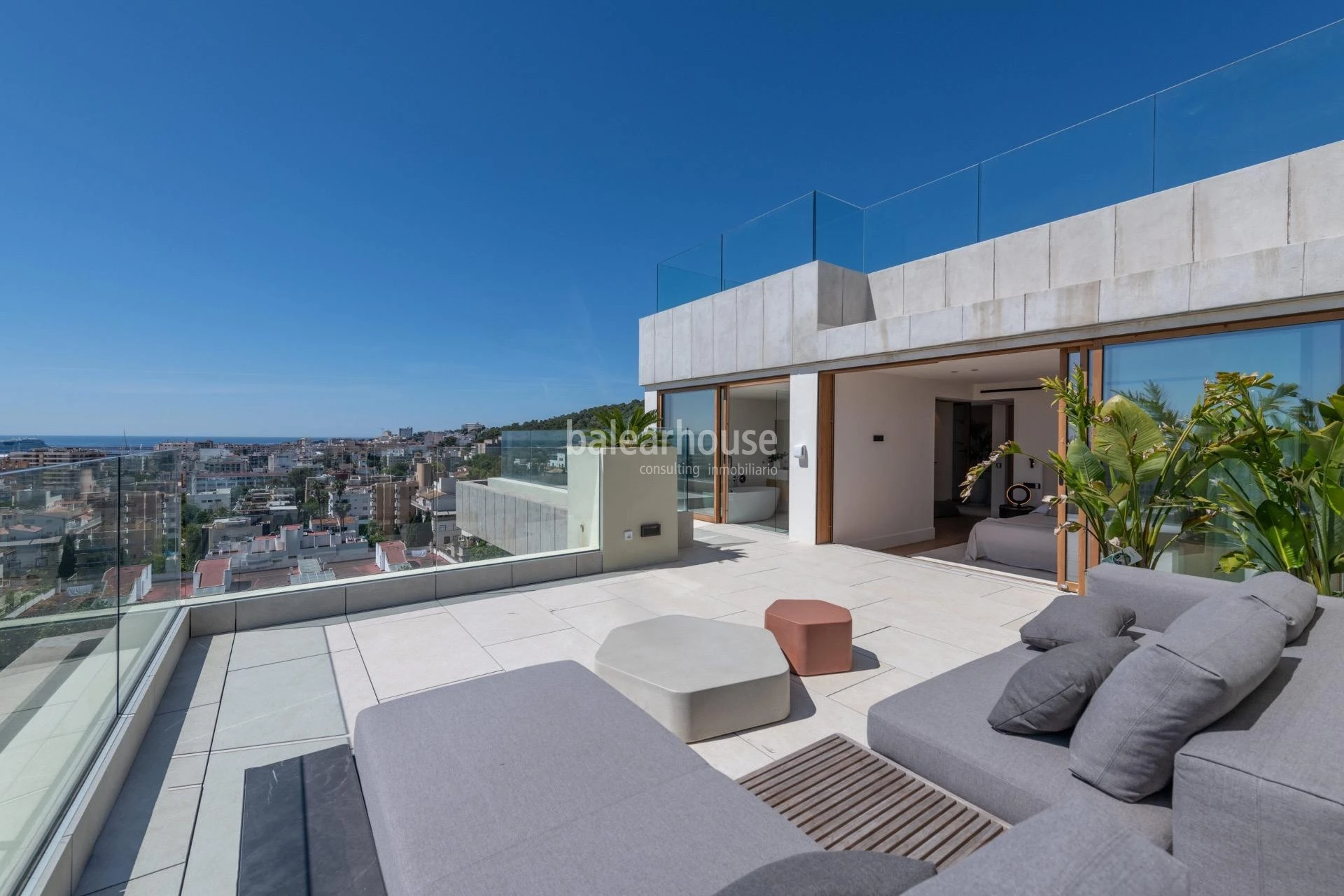 Exceptional penthouse with panoramic views over Palma and the Mediterranean