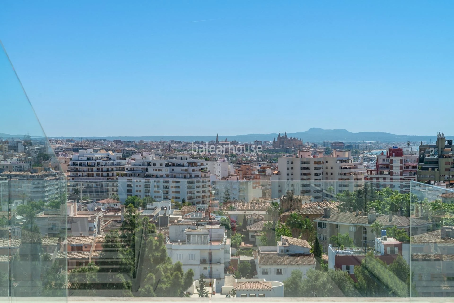 Exceptional penthouse with panoramic views over Palma and the Mediterranean