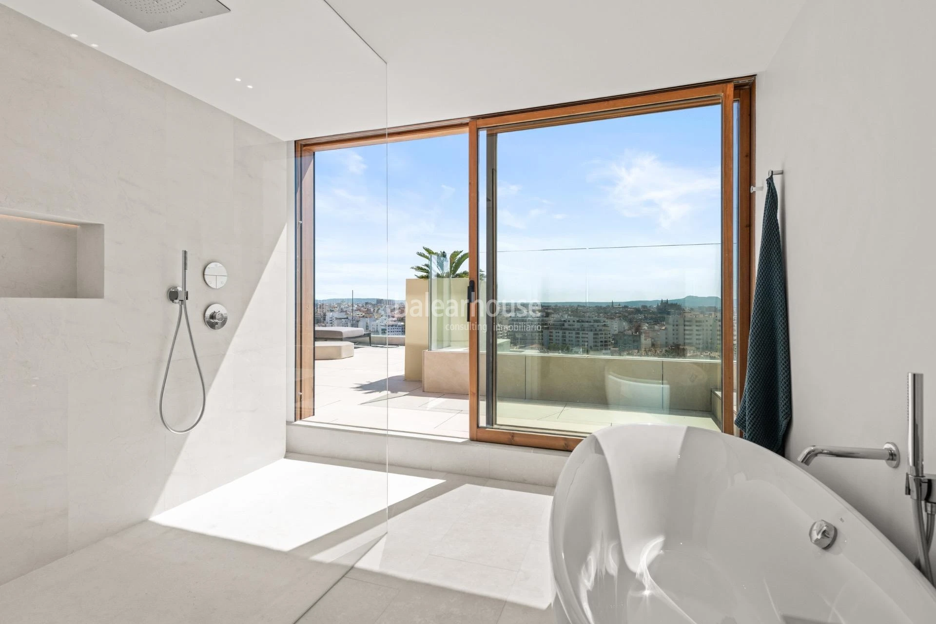 Exceptional penthouse with panoramic views over Palma and the Mediterranean