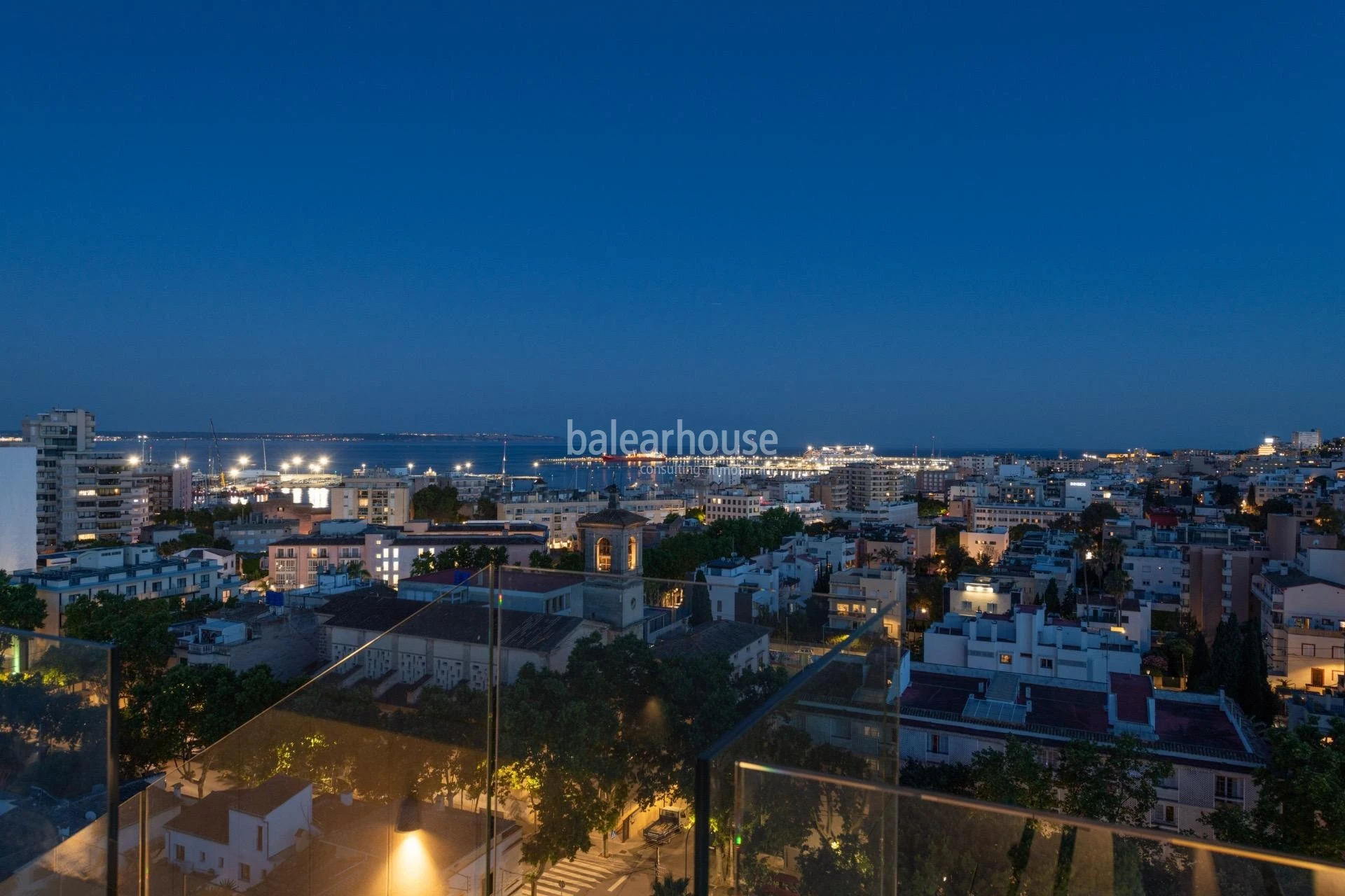 Exceptional penthouse with panoramic views over Palma and the Mediterranean