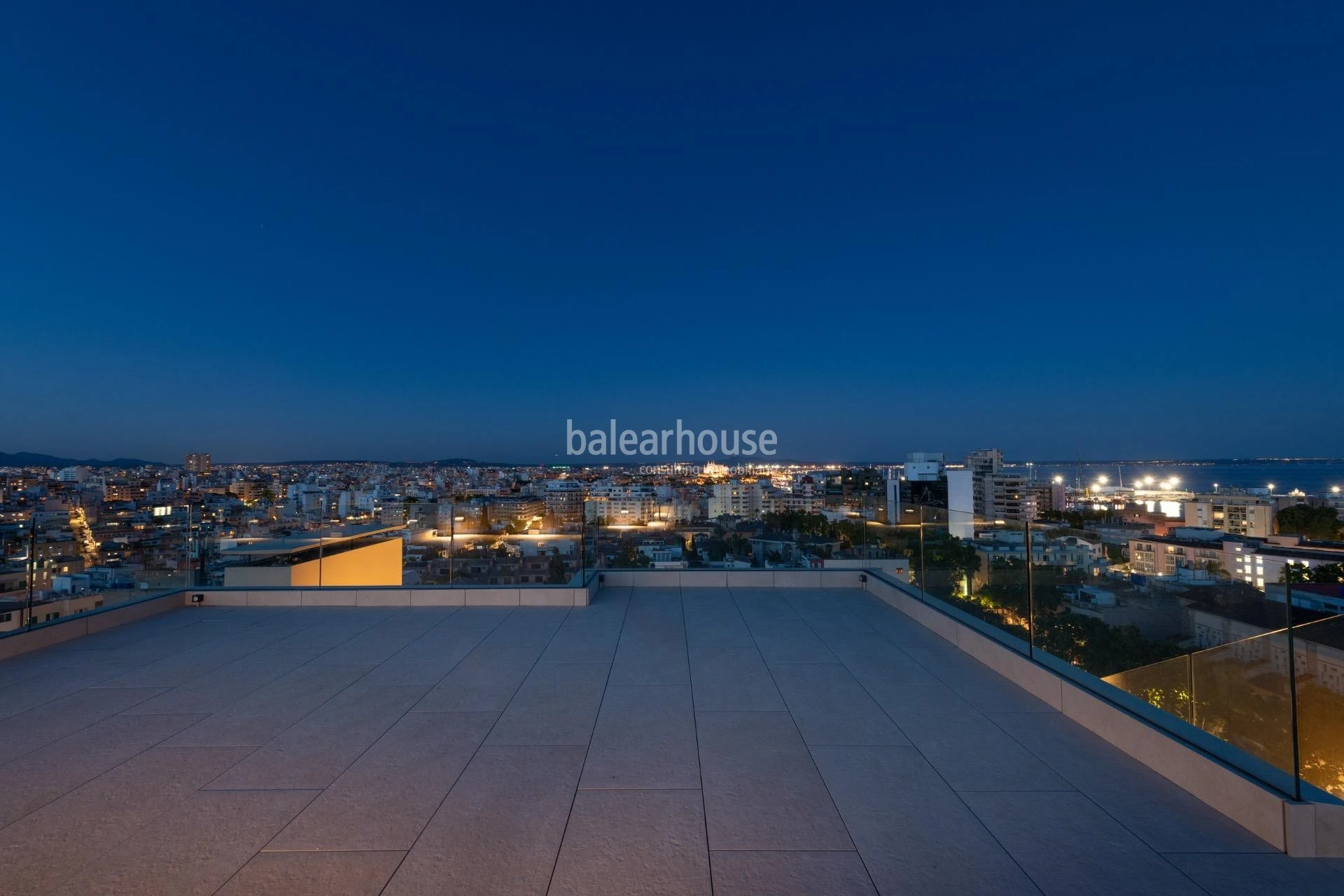 Exceptional penthouse with panoramic views over Palma and the Mediterranean