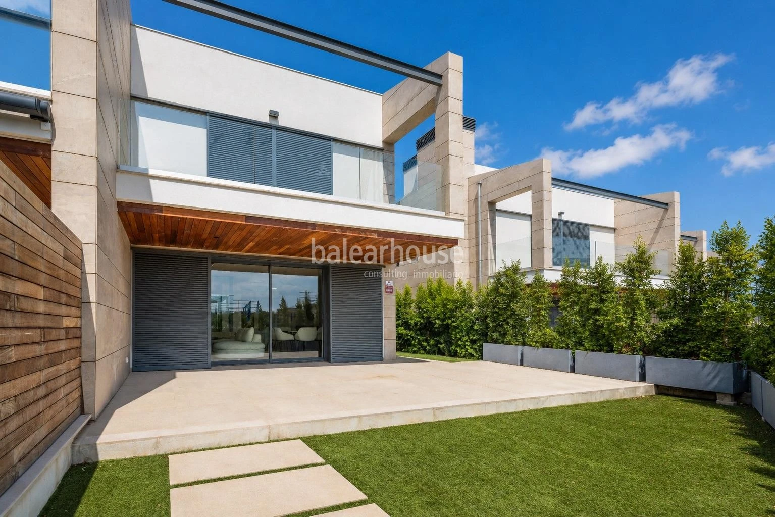 Impeccable house with garden and terraces in a well-kept complex with swimming pool in the green area of Sa Teulera