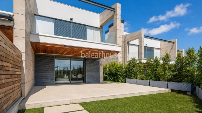 Impeccable house with garden and terraces in a well-kept complex with swimming pool in the green area of Sa Teulera