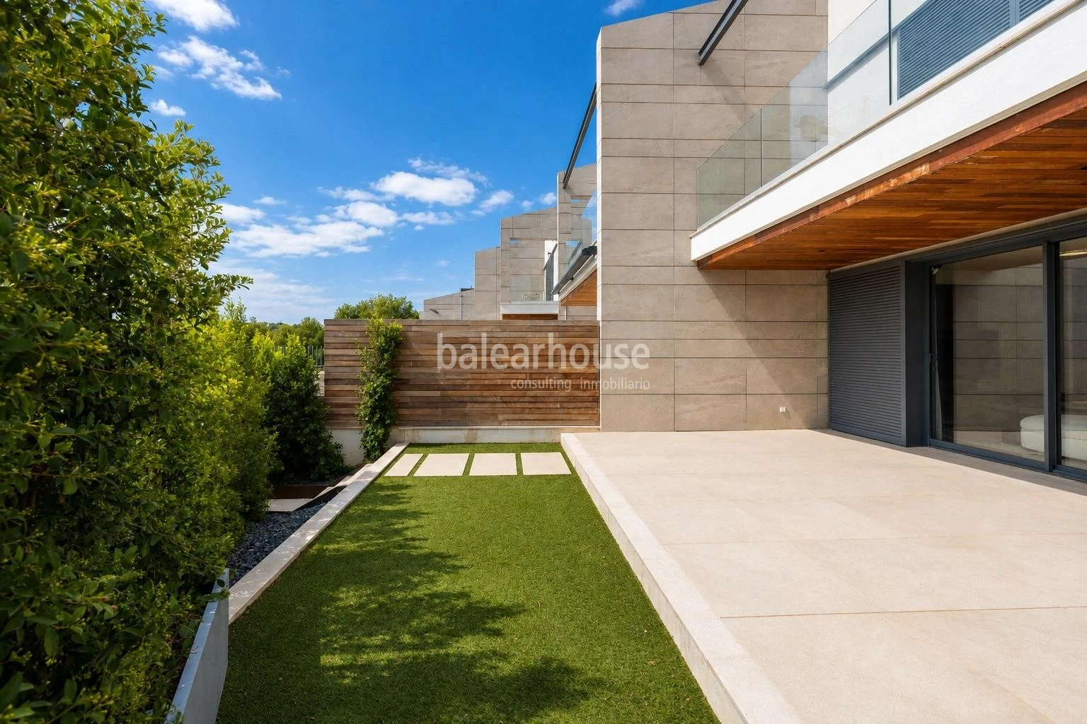 Impeccable house with garden and terraces in a well-kept complex with swimming pool in the green area of Sa Teulera