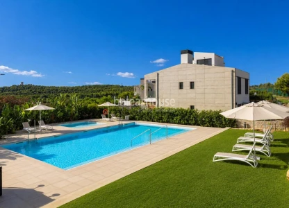 Impeccable house with garden and terraces in a well-kept complex with swimming pool in the green area of Sa Teulera