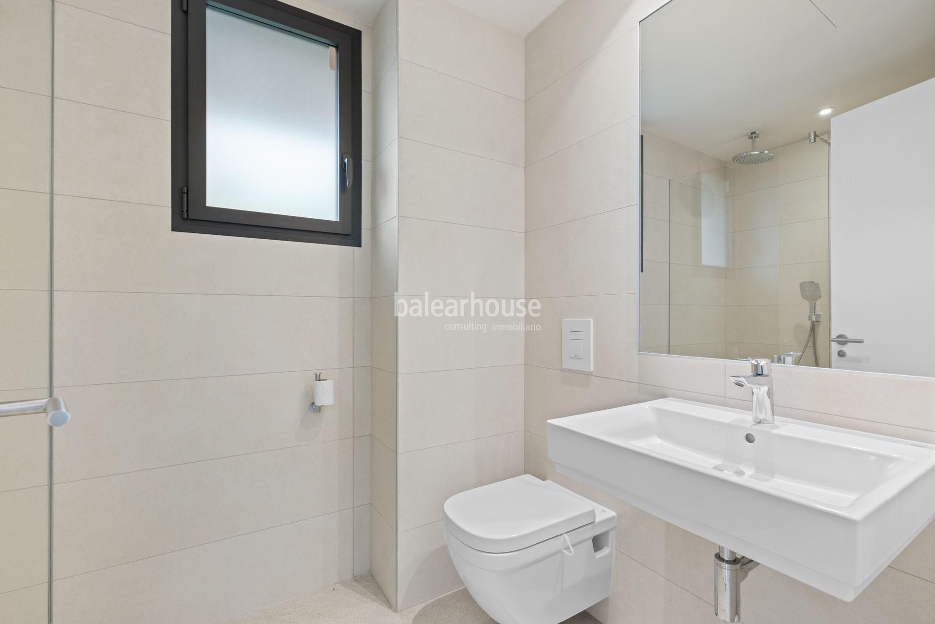 Impecable casa con jardín y terrazas en un cuidado complejo con piscina en la verde zona de Sa Teulera