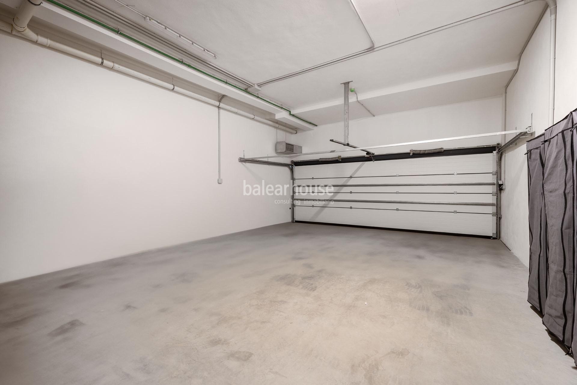 Impecable casa con jardín y terrazas en un cuidado complejo con piscina en la verde zona de Sa Teulera
