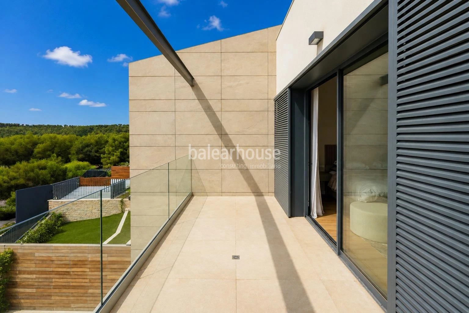 Tadelloses Haus zu vermieten mit Garten und Terrassen in einer gepflegten Anlage mit Swimmingpool im grünen Bereich von Sa Teulera