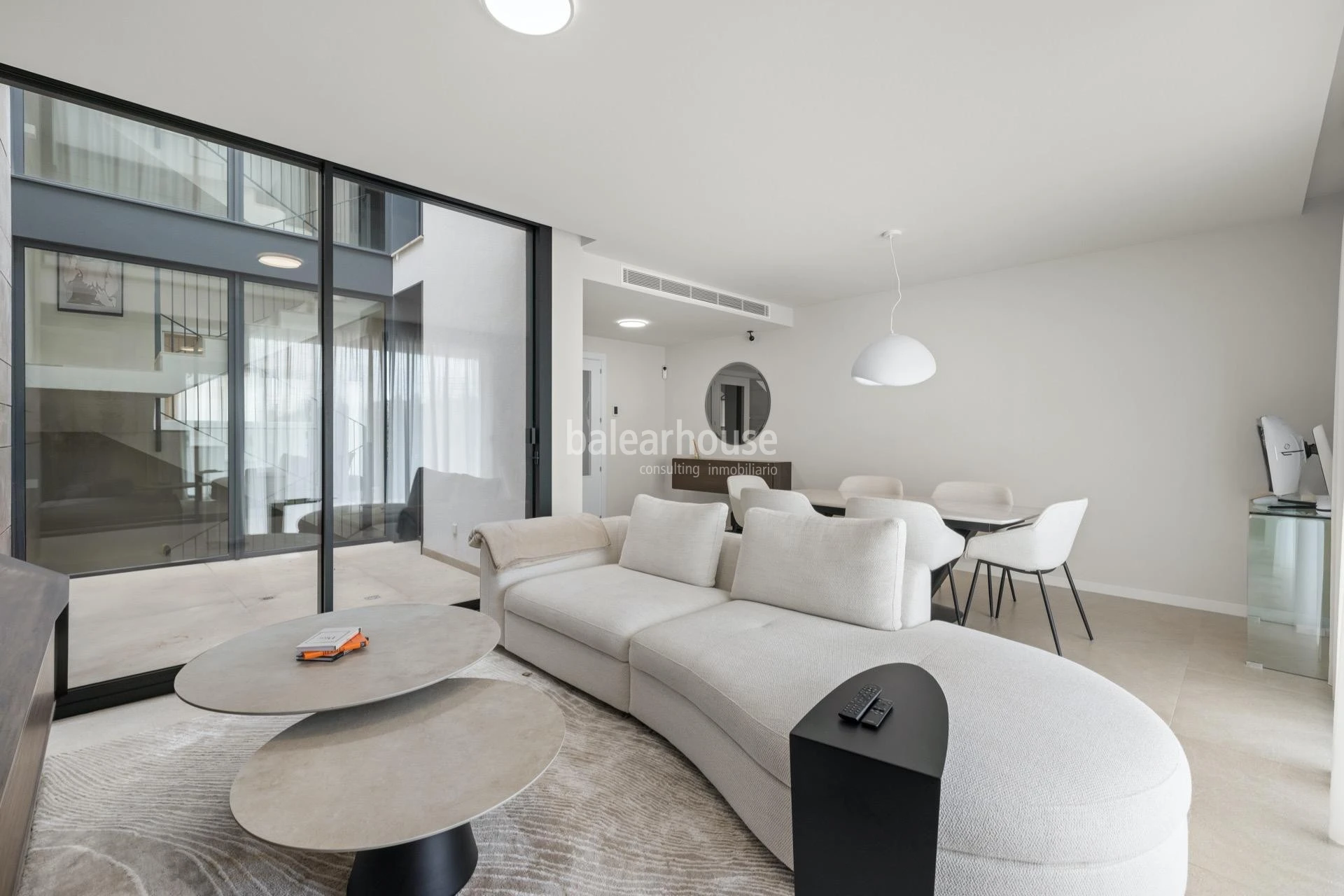 Tadelloses Haus zu vermieten mit Garten und Terrassen in einer gepflegten Anlage mit Swimmingpool im grünen Bereich von Sa Teulera