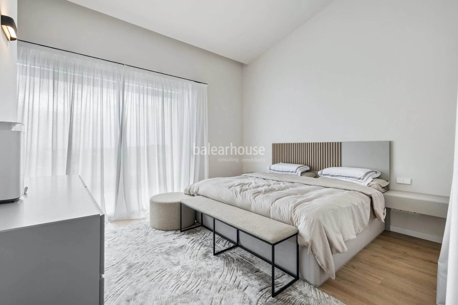 Tadelloses Haus zu vermieten mit Garten und Terrassen in einer gepflegten Anlage mit Swimmingpool im grünen Bereich von Sa Teulera