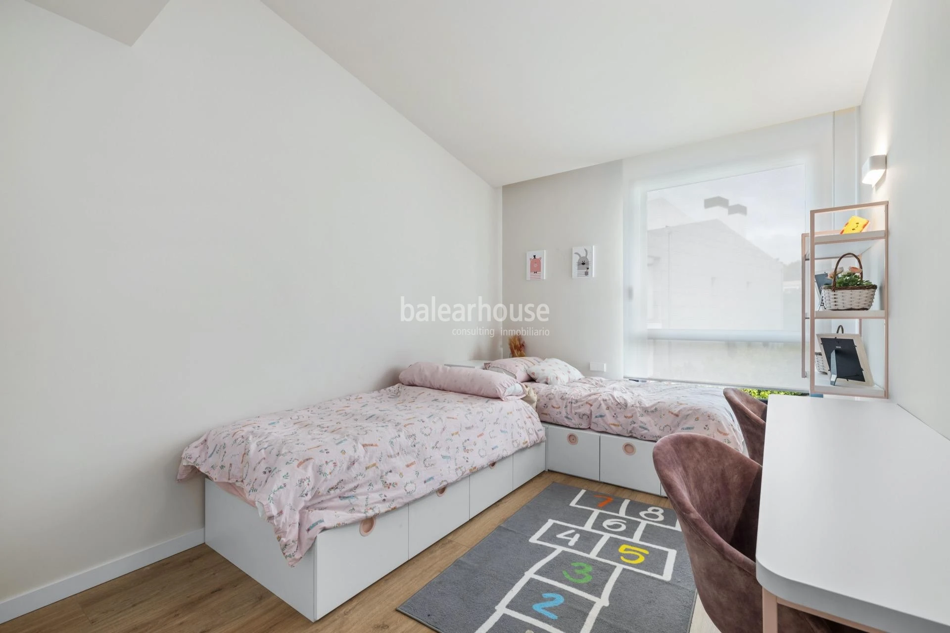 Tadelloses Haus zu vermieten mit Garten und Terrassen in einer gepflegten Anlage mit Swimmingpool im grünen Bereich von Sa Teulera