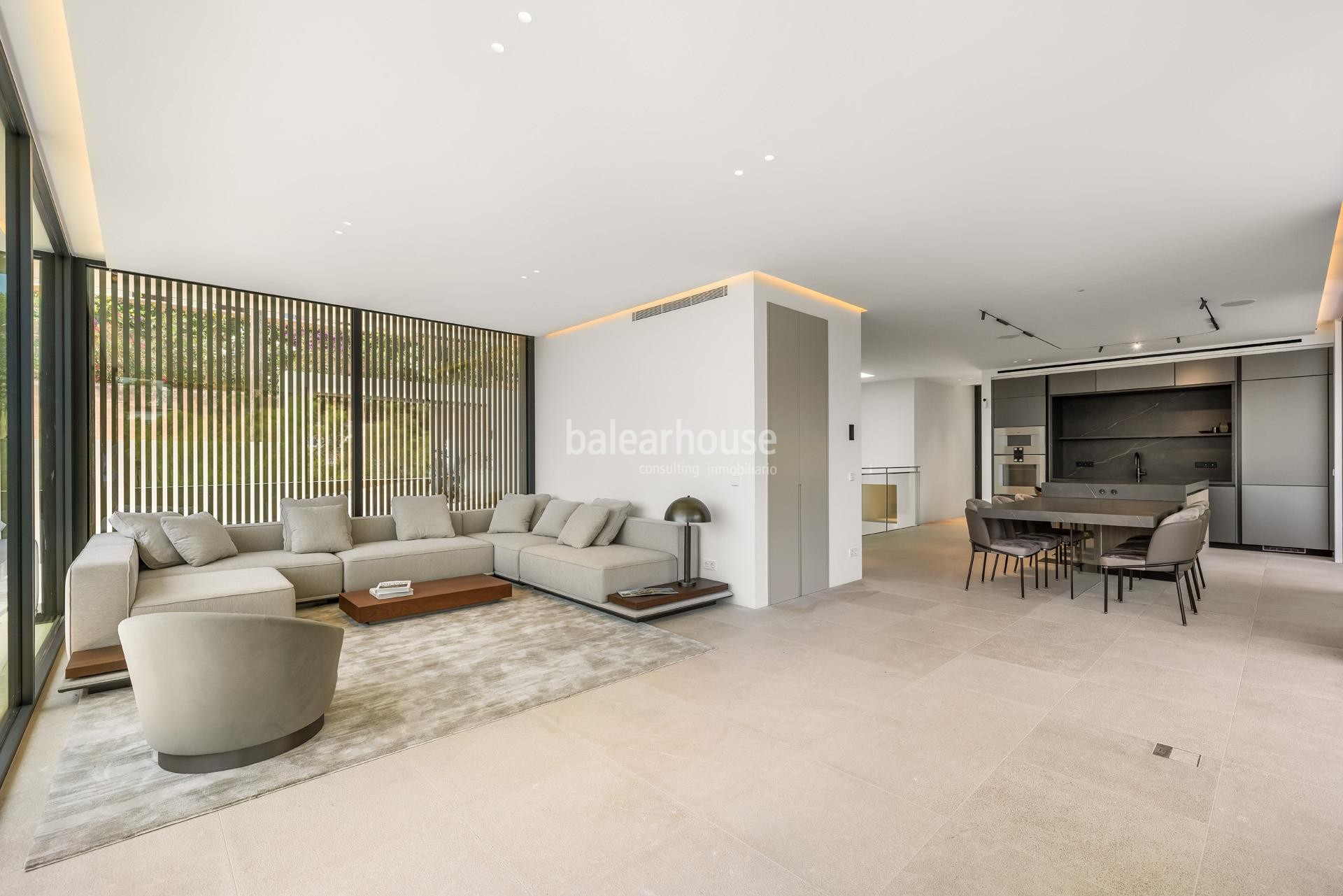 Contemporánea villa de obra nueva en Costa d’en Blanes con preciosas vistas que llegan hasta el mar