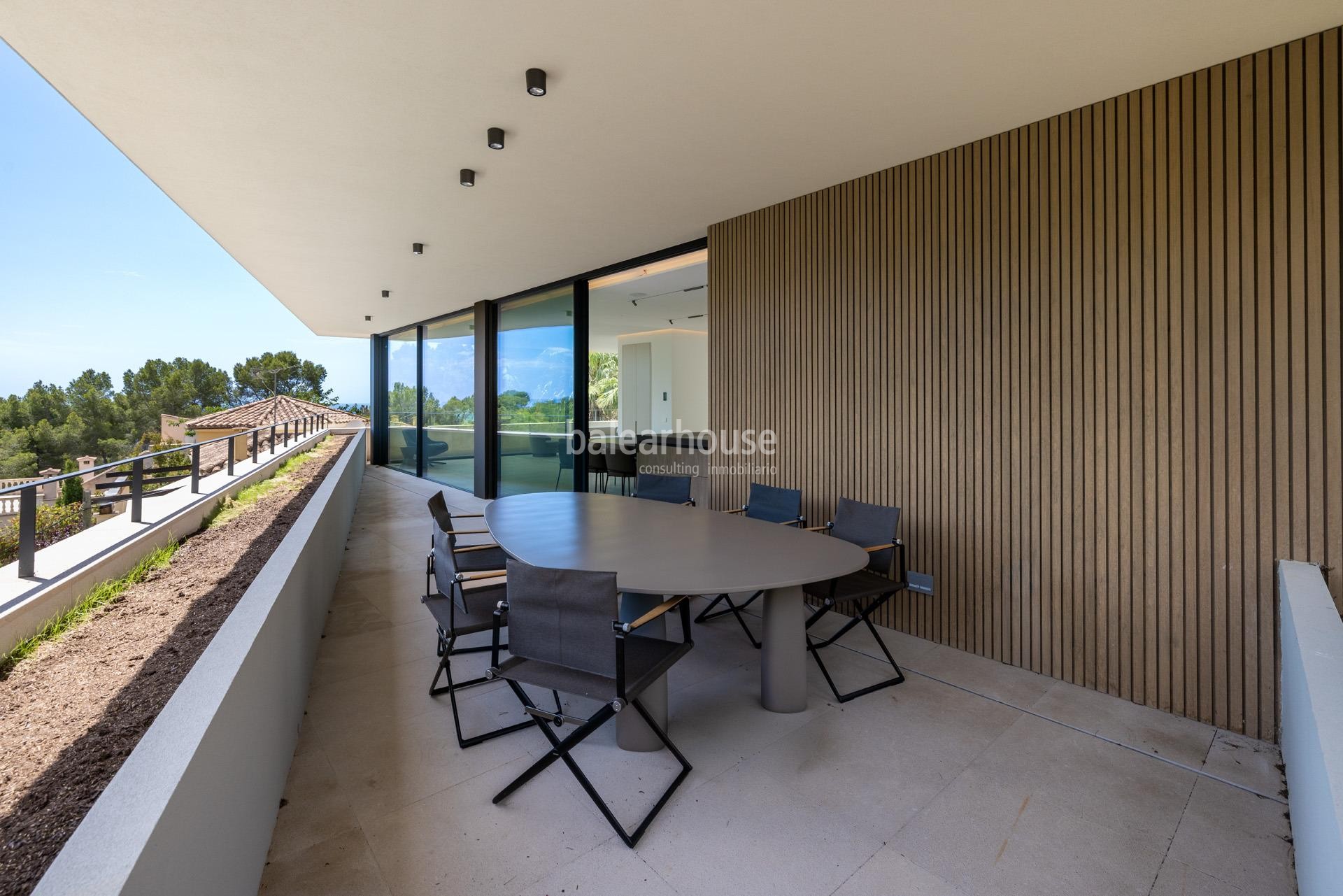 Contemporánea villa de obra nueva en Costa d’en Blanes con preciosas vistas que llegan hasta el mar