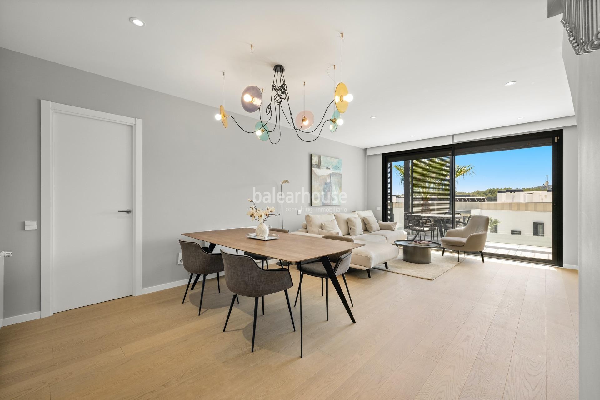 Modernes Penthouse mit eigener Sonnenterrasse direkt am Golfplatz.