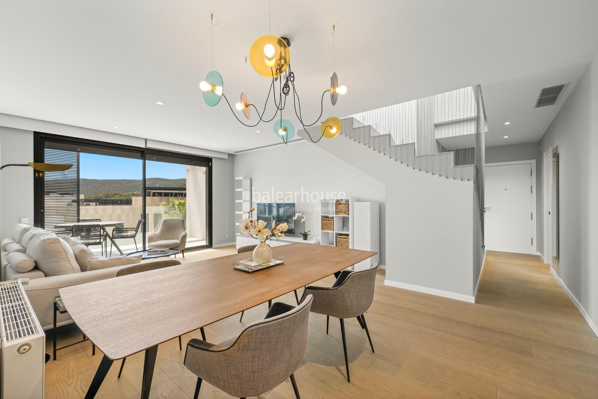 Modernes Penthouse mit eigener Sonnenterrasse direkt am Golfplatz.