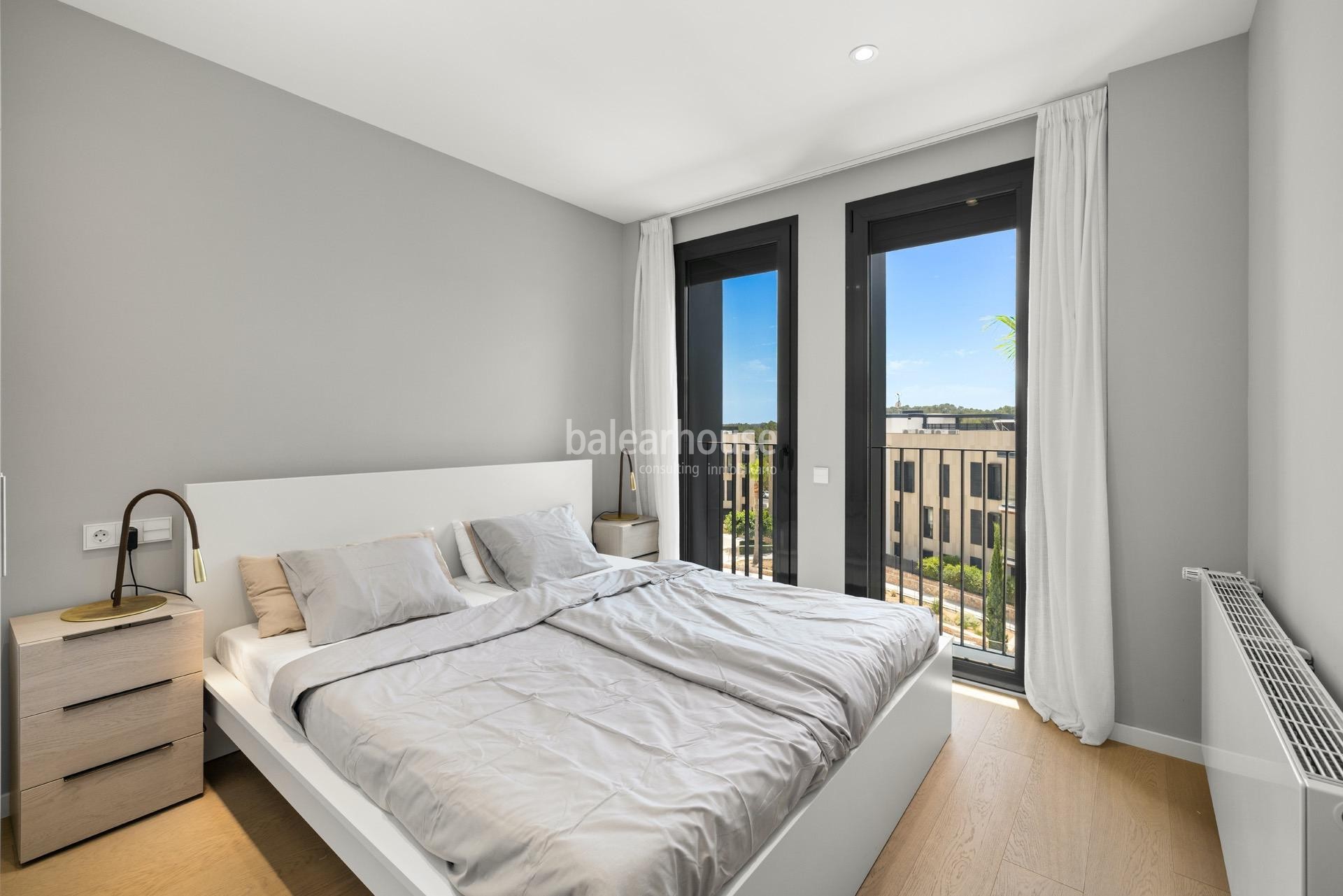 Modernes Penthouse mit eigener Sonnenterrasse direkt am Golfplatz.