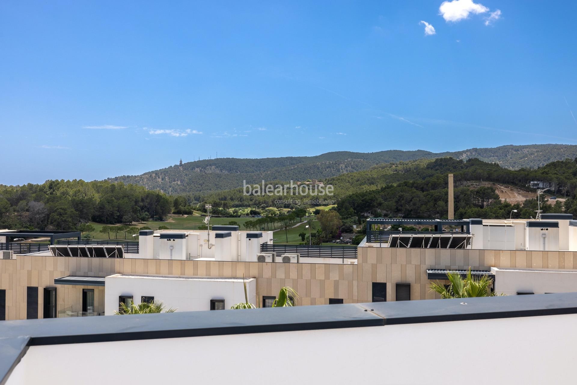 Modernes Penthouse mit eigener Sonnenterrasse direkt am Golfplatz.