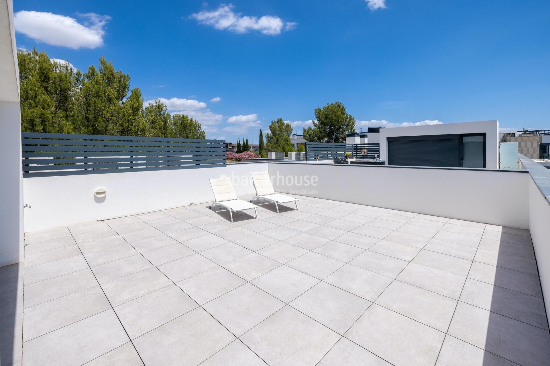 Modernes Penthouse mit eigener Sonnenterrasse direkt am Golfplatz.