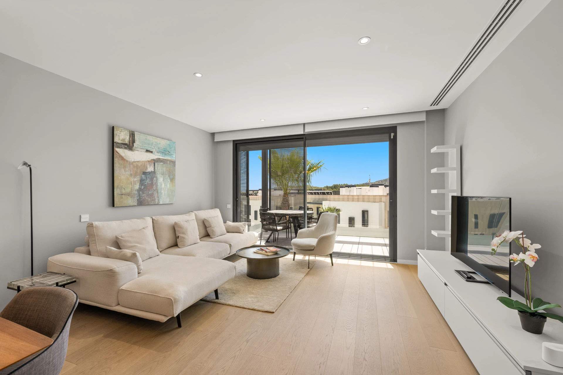Modernes Penthouse mit eigener Sonnenterrasse direkt am Golfplatz.