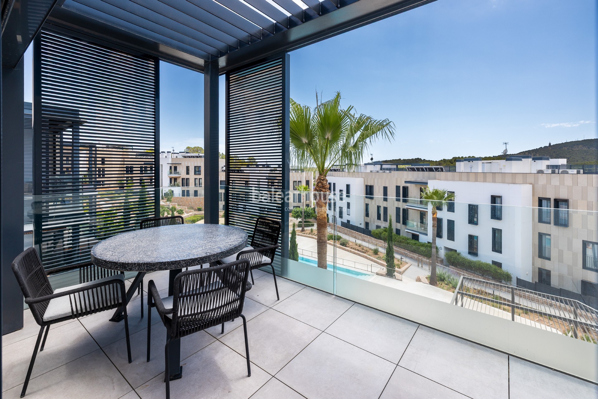 Modernes Penthouse mit eigener Sonnenterrasse direkt am Golfplatz.