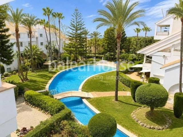 Duplex con terraza en un cuidado complejo en la zona de Santa Ponça