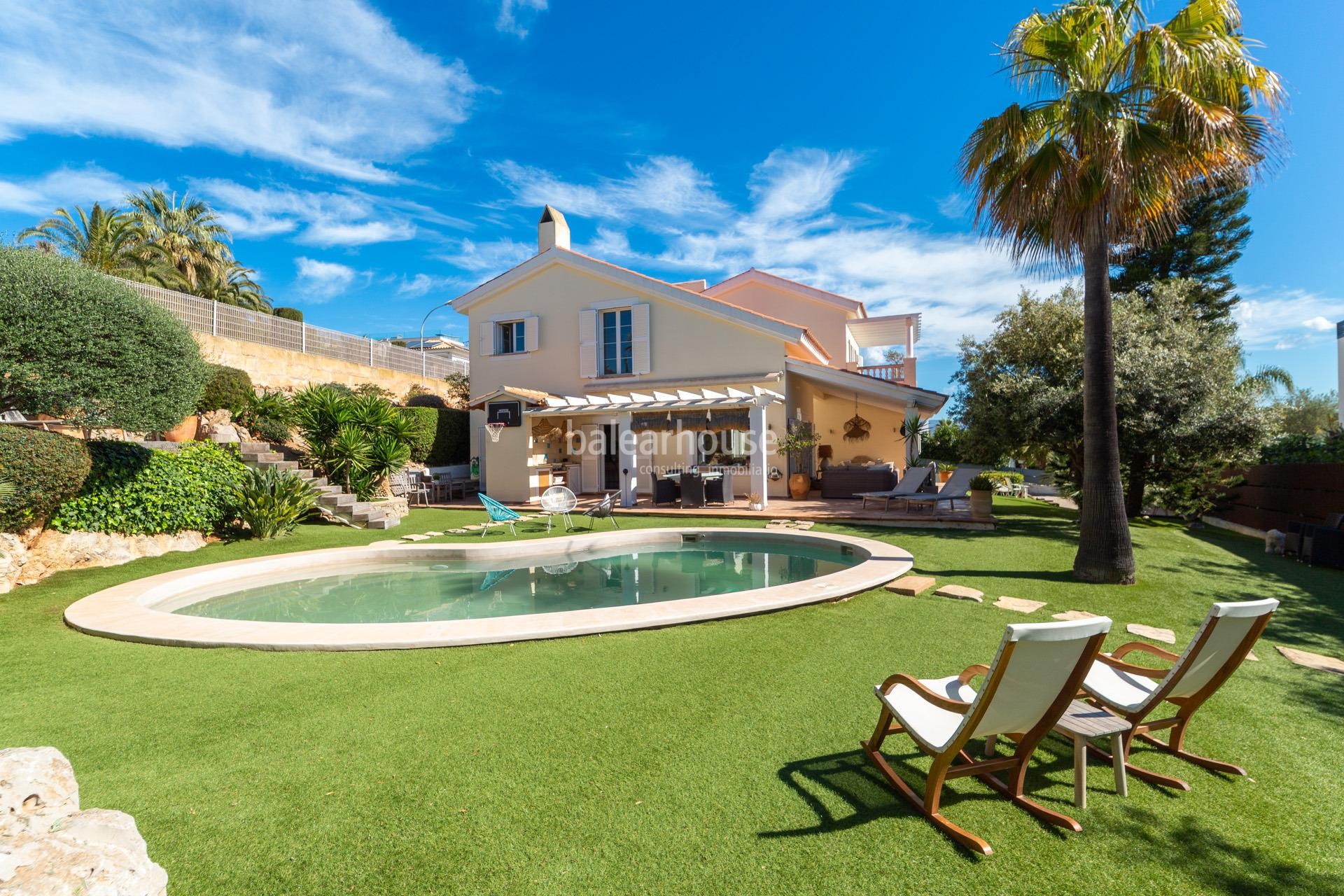 Spacious Mediterranean villa in Santa Ponsa with terraces and large gardens with swimming pool