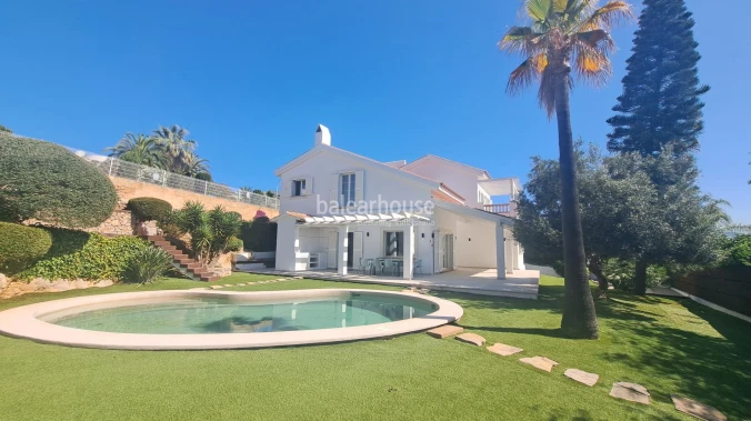 Spacious Mediterranean villa in Santa Ponsa with terraces and large gardens with swimming pool