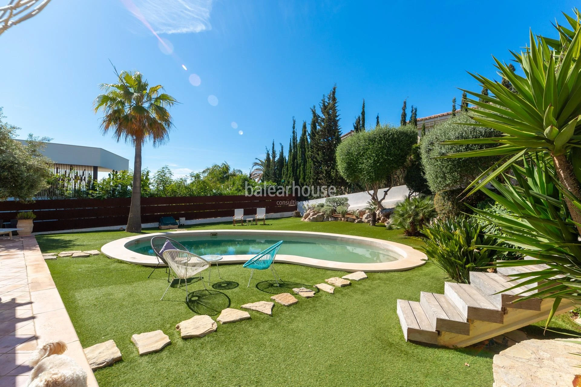 Spacious Mediterranean villa in Santa Ponsa with terraces and large gardens with swimming pool