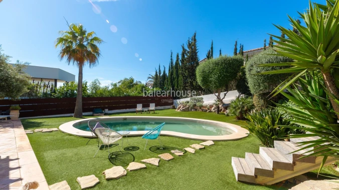 Spacious Mediterranean villa in Santa Ponsa with terraces and large gardens with swimming pool