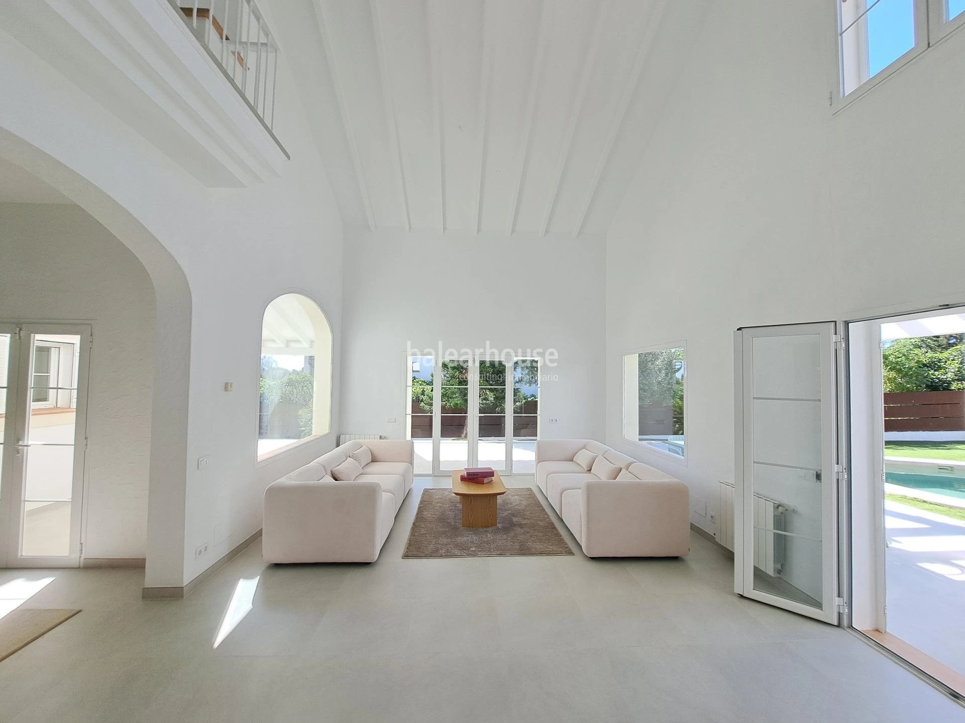 Spacious Mediterranean villa in Santa Ponsa with terraces and large gardens with swimming pool