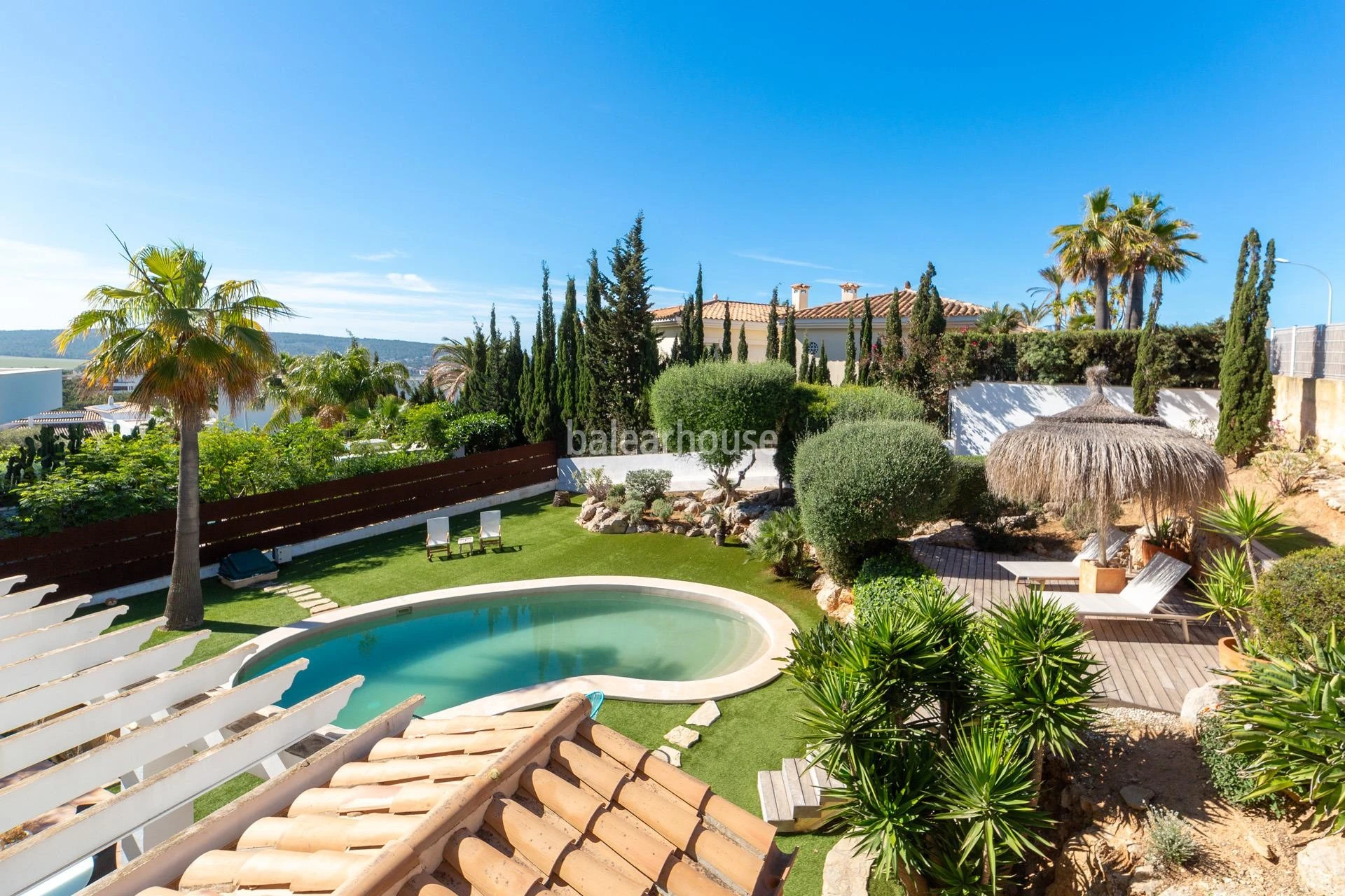 Spacious Mediterranean villa in Santa Ponsa with terraces and large gardens with swimming pool