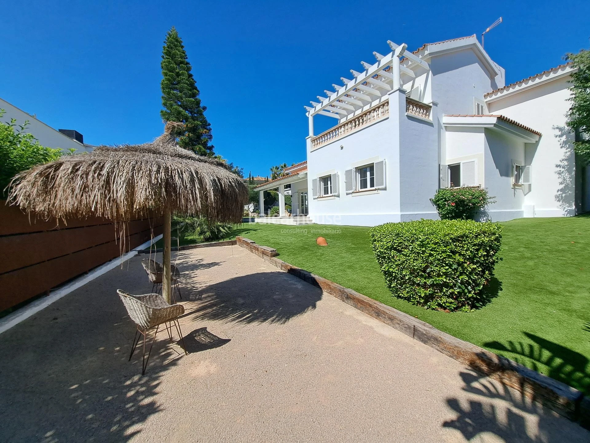 Spacious Mediterranean villa in Santa Ponsa with terraces and large gardens with swimming pool