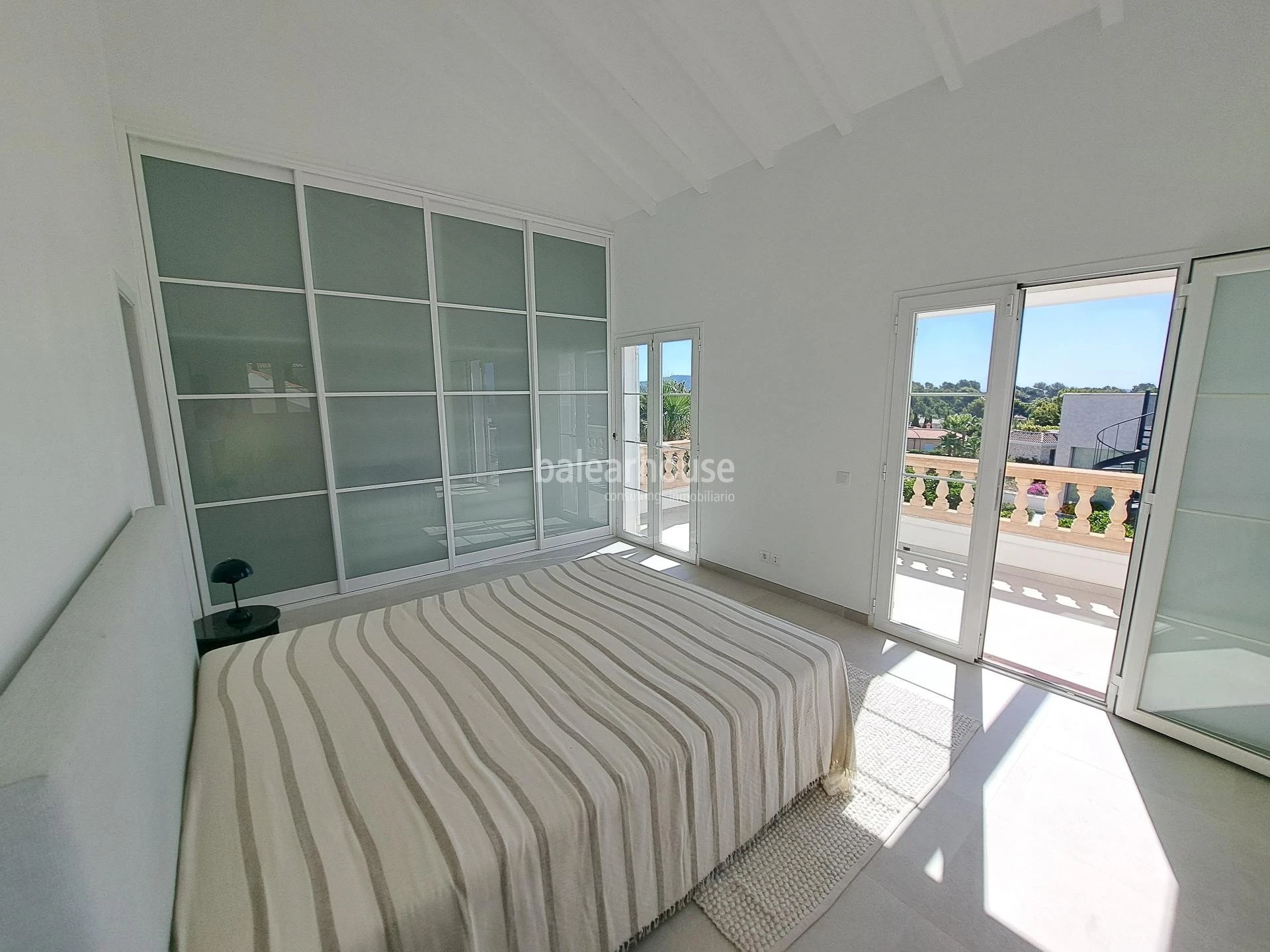 Spacious Mediterranean villa in Santa Ponsa with terraces and large gardens with swimming pool