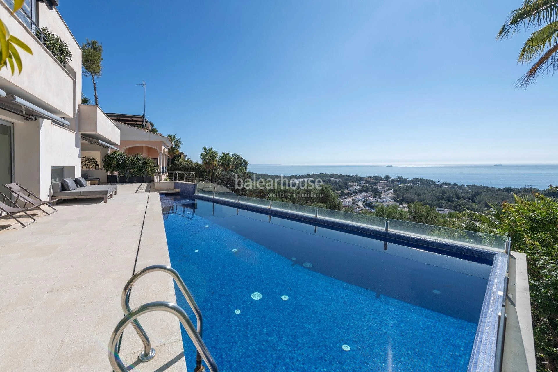 Exceptional villa with panoramic sea views and lush green surroundings in Bendinat