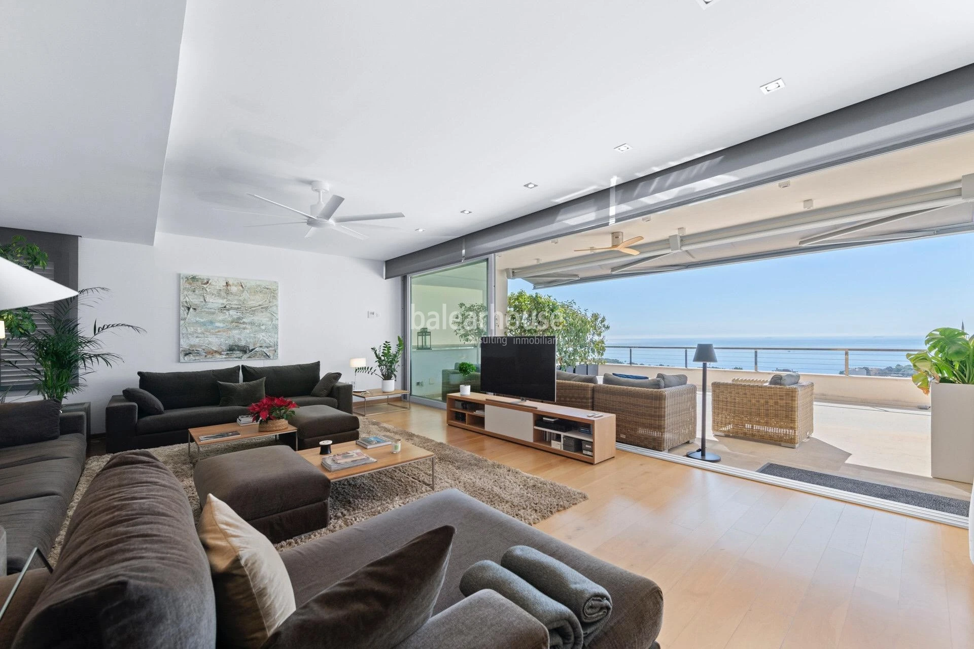 Exceptional villa with panoramic sea views and lush green surroundings in Bendinat