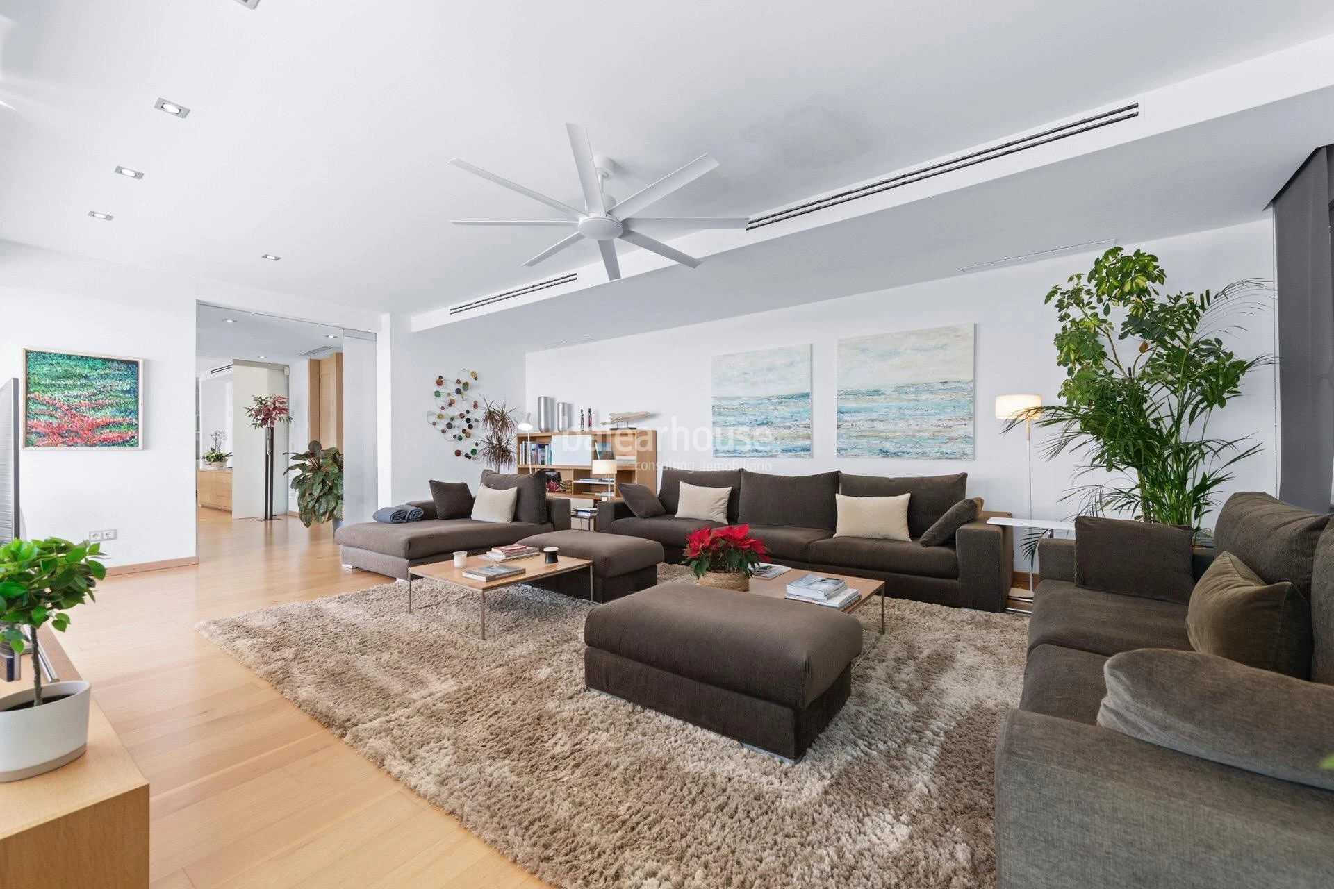 Exceptional villa with panoramic sea views and lush green surroundings in Bendinat