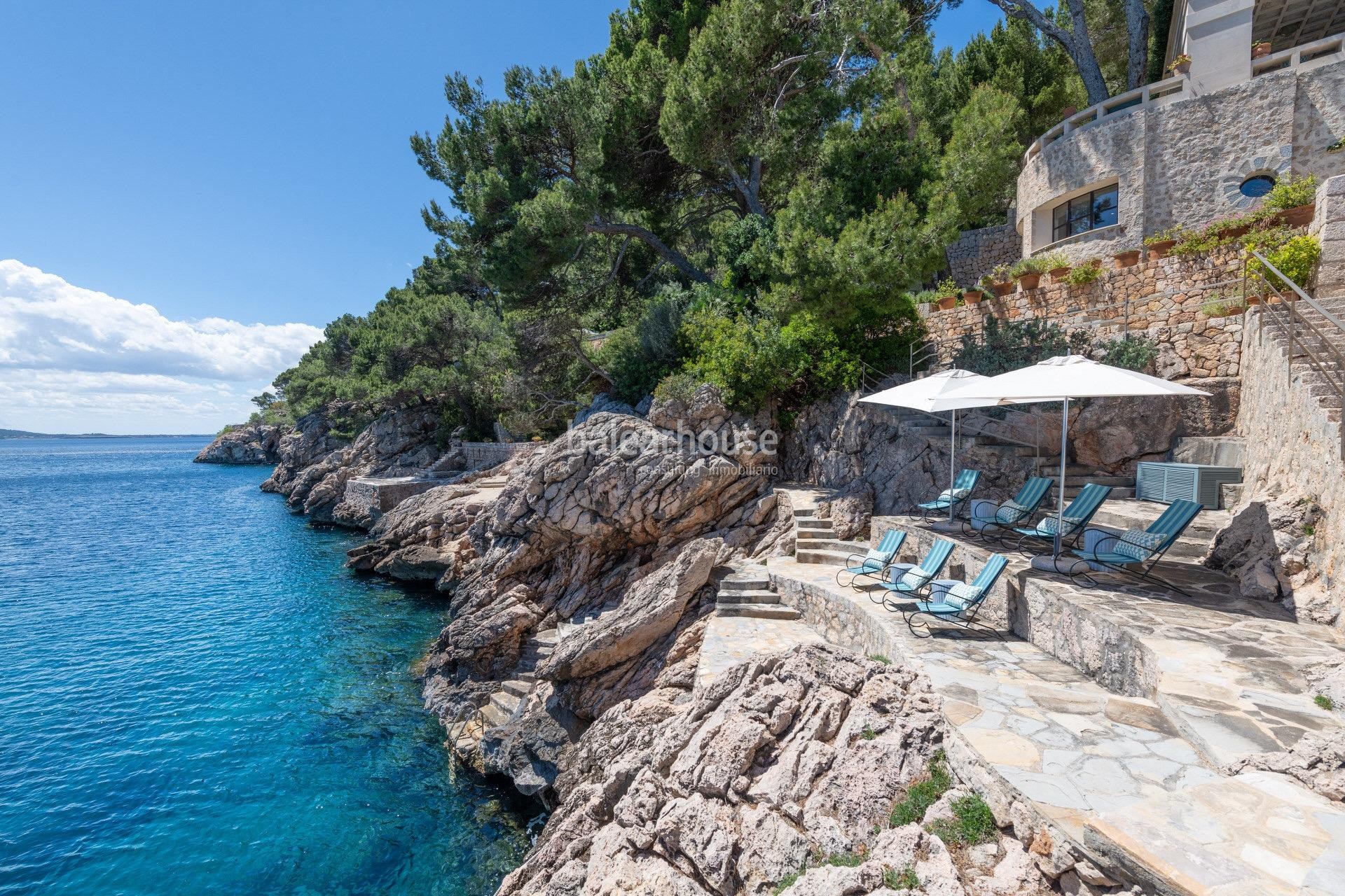 Una propiedad única nacida del paisaje de Formentor con acceso directo al mar y una ubicación irrepetible