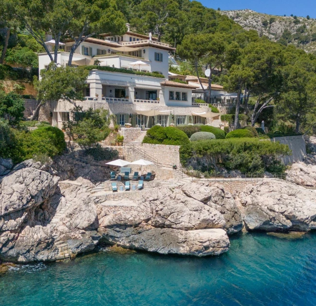A unique property emerging from the landscape of Formentor, with direct sea access and an absolutely unparalleled location