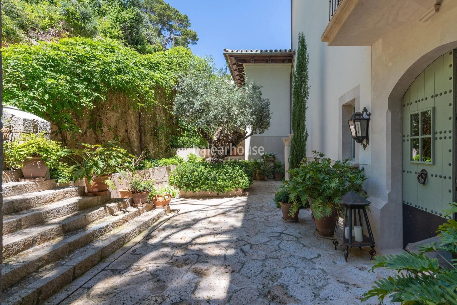 A unique property emerging from the landscape of Formentor, with direct sea access and an absolutely unparalleled location