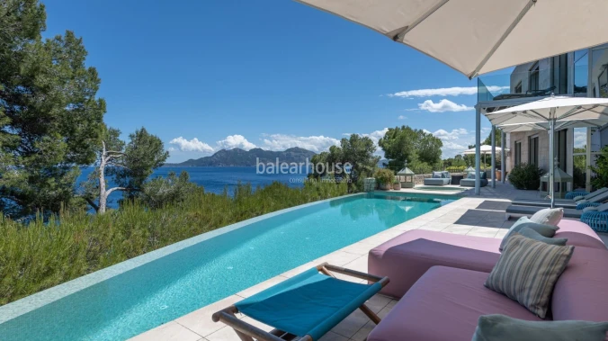 Exclusive contemporary frontline villa in Formentor with private sea access