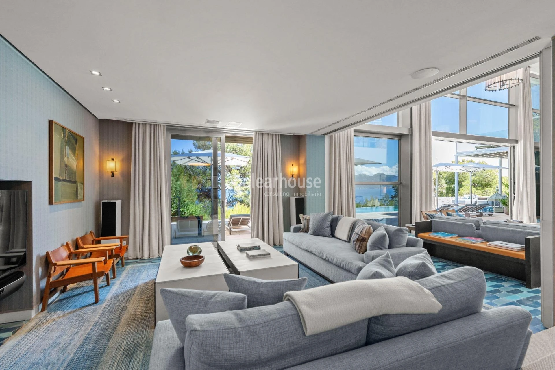 Exklusive moderne Villa in erster Meereslinie in Formentor mit privatem Meerzugang