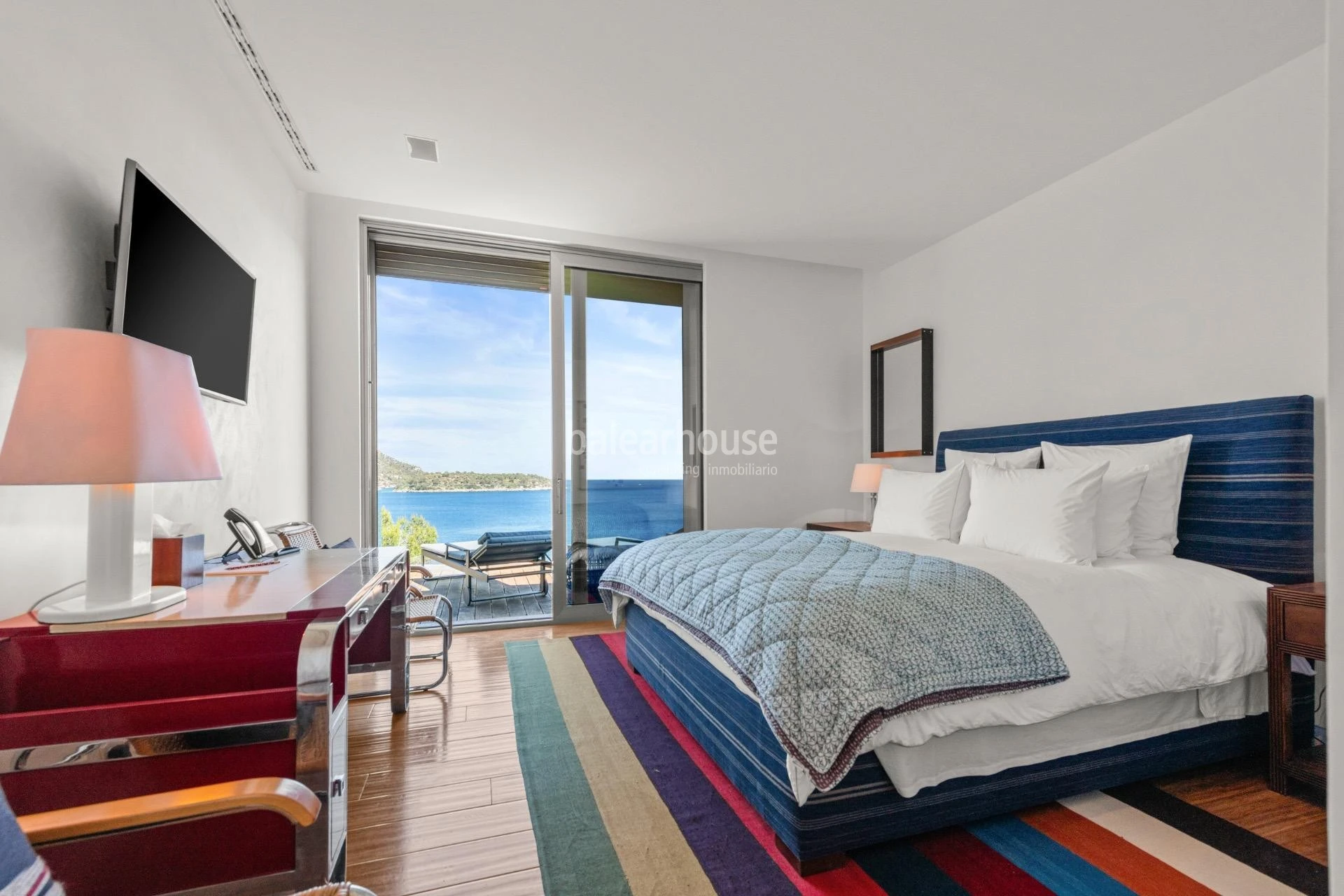 Exklusive moderne Villa in erster Meereslinie in Formentor mit privatem Meerzugang