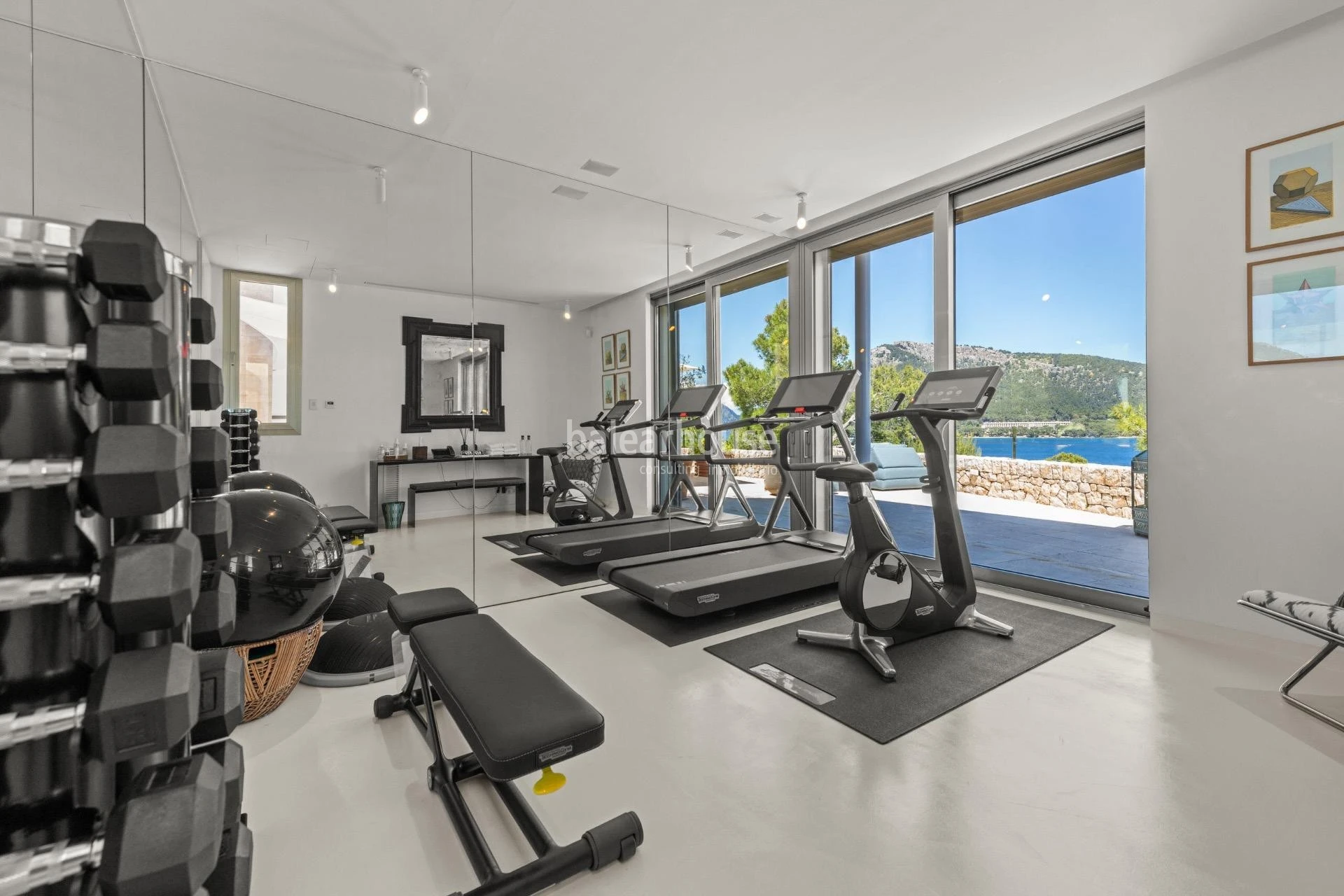 Exklusive moderne Villa in erster Meereslinie in Formentor mit privatem Meerzugang