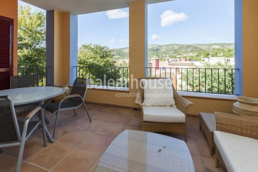Bright flat next to the golf course in an exclusive community in the select area of Bendinat.