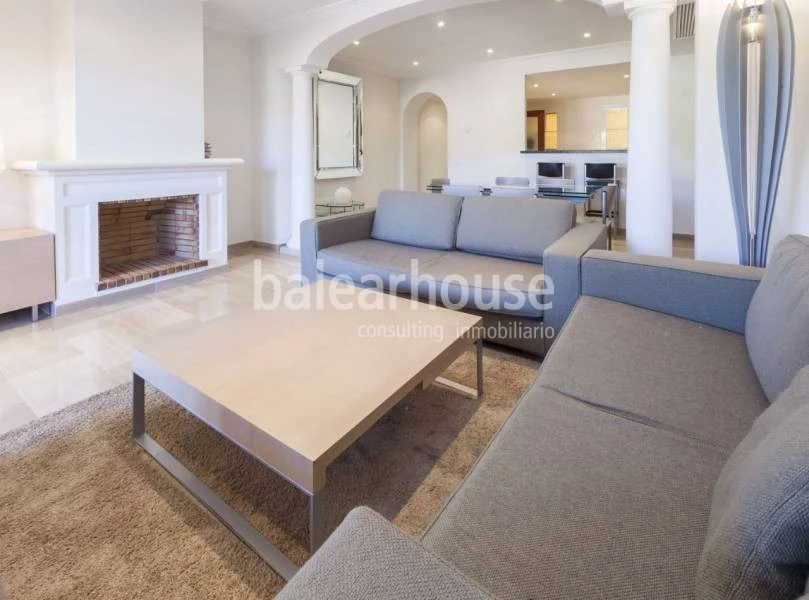 Bright flat next to the golf course in an exclusive community in the select area of Bendinat.