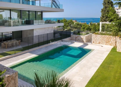 Modern newly built ground-floor residence with spacious outdoor areas and sea views in Cala Major