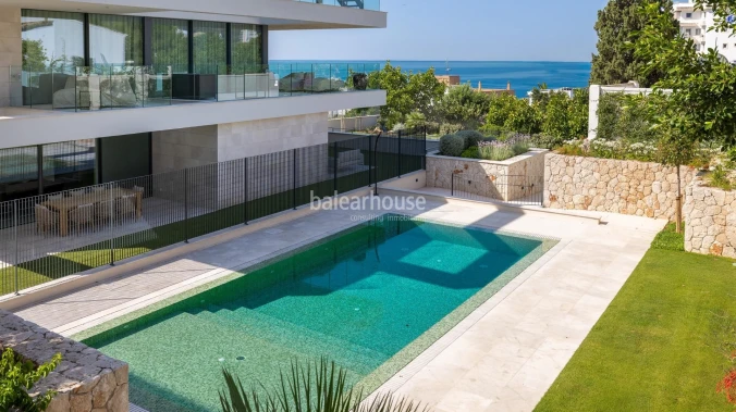 Modern newly built ground-floor residence with spacious outdoor areas and sea views in Cala Major
